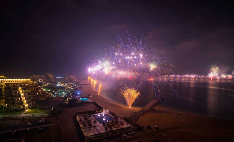 Colorful fireworks  display  in Al  Marjan Island lights up 