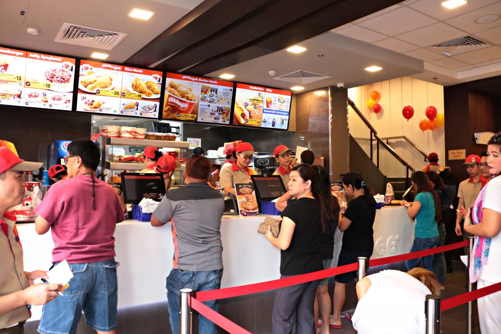 Jollibee opens another branch – this time, in Satwa - The Filipino Times