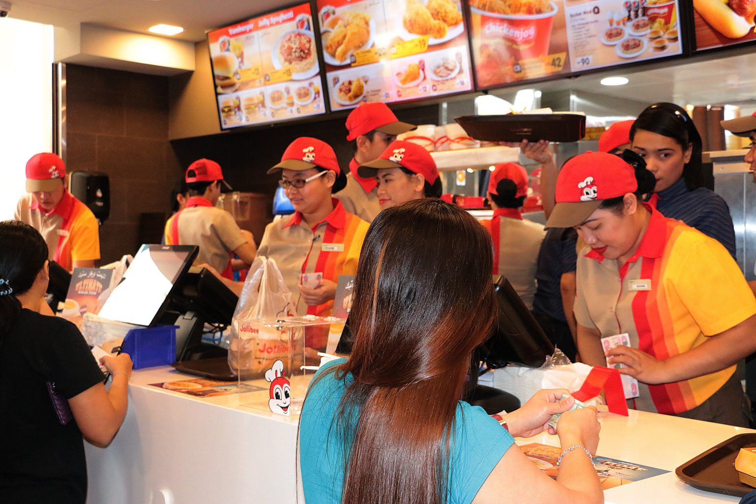 Jollibee opens another branch – this time, in Satwa - The Filipino Times