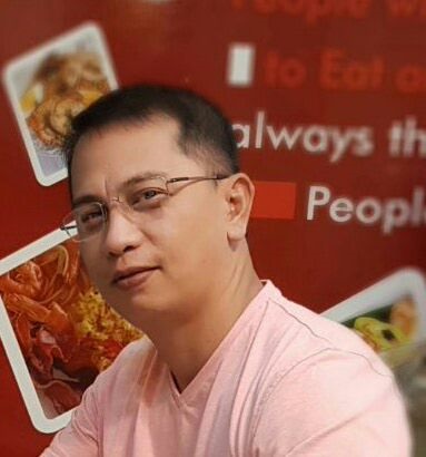 Manny Arimbay operations manager at Komidor Restaurant