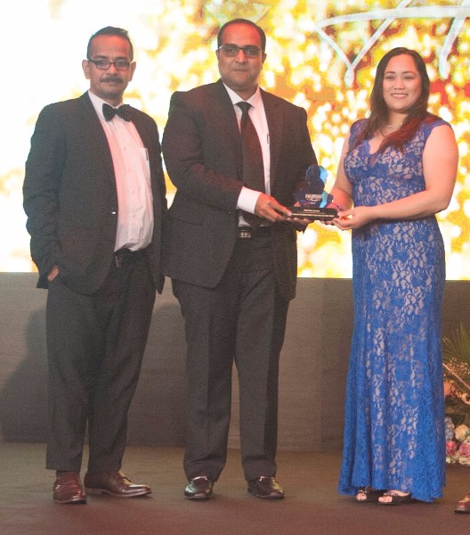 Preferred Remittance Center of the Year UAE Exchange Sam Cherian HEAD OF RETAIL SALES SERVICES and Michelle Sanchez HEAD CORRIDOR MARKETING PHILIPPINES