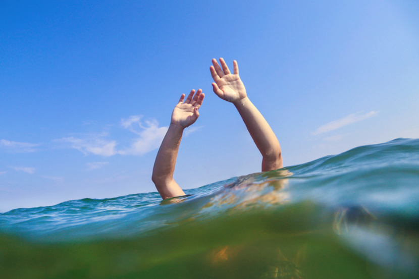 Cruise ship rescues Pinoy waving his arms in ocean - The Filipino Times