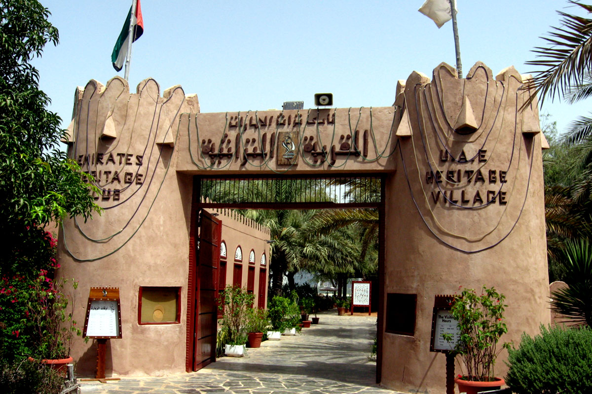 abu dhabi heritage village eingang