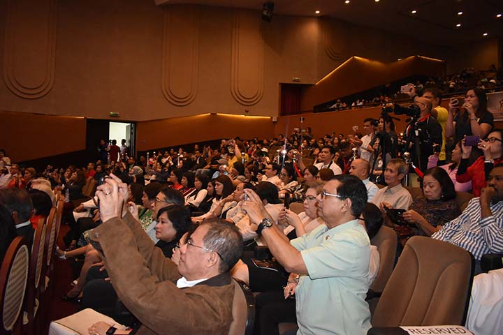 Paskuhan Pinoy Crowd