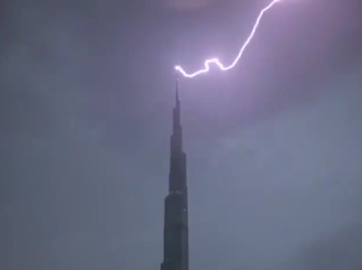 WATCH: Lightning strikes Burj Khalifa | The Filipino Times