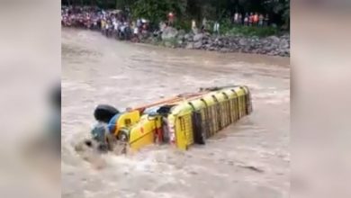 Jeep attempts to cross Davao River 1