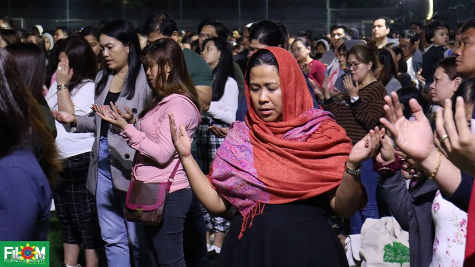 Simbang Gabi draws OFWs by the tens of thousands despite inclement