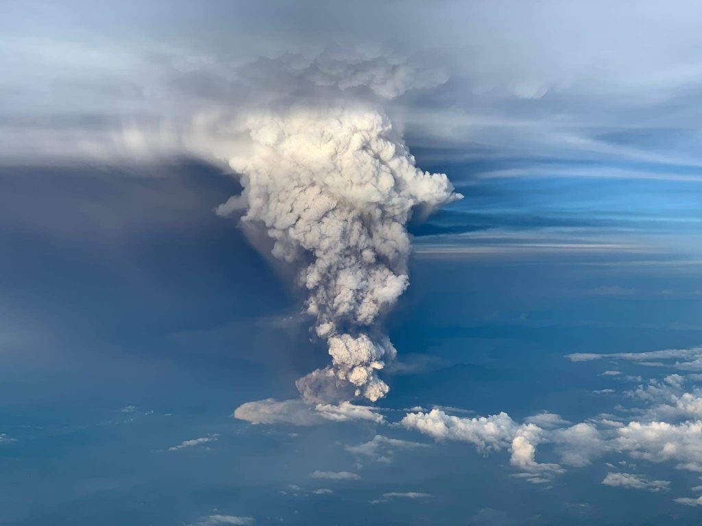LOOK: Pilot captures images of Taal volcano eruption 25 ...