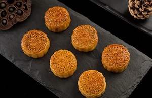 2 Rongcheng Moon Cake