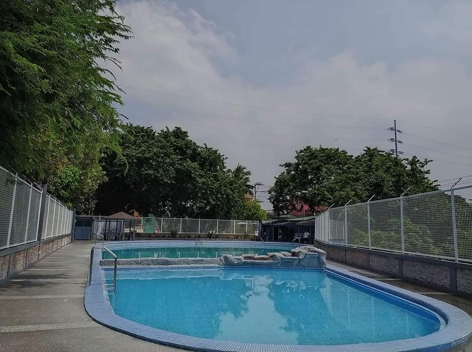 Manila free swimming pool 2