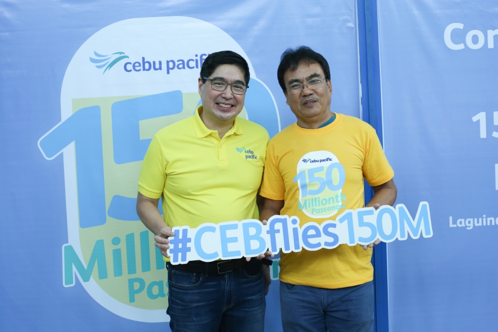 (From left) Lance Gokongwei, President and CEO of Cebu Pacific, and the 150 millionth passenger upon arrival in Cagayan de Oro, Philippines in October 2017