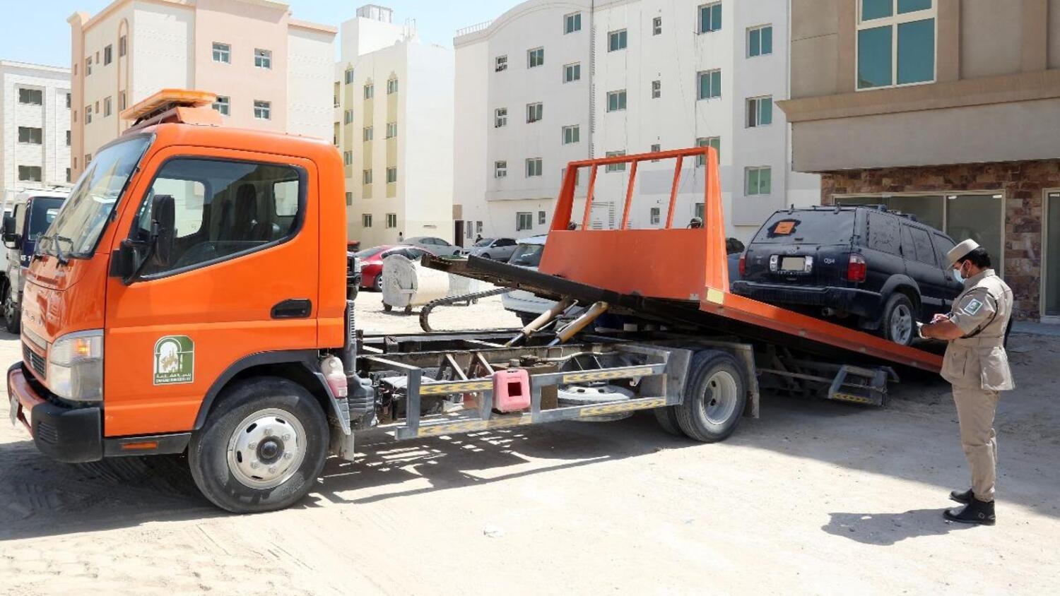 Vehicles parked on ‘RightofWay’ to be impounded in Dubai The Filipino Times