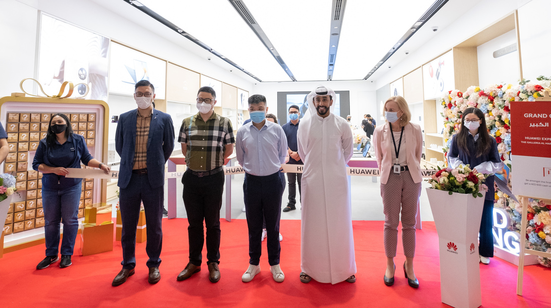 Huawei Experince Store in Shj and AD 4