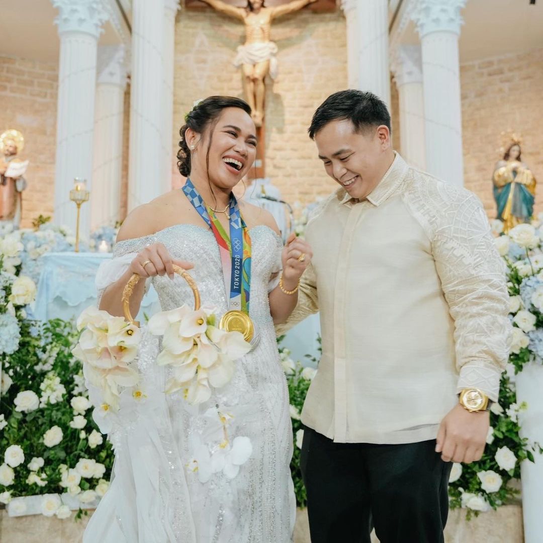 Hidilyn Diaz, bf coach tie the knot on Olympic win anniversary - The ...