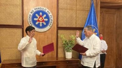 Incoming DFA Secretary Enrique Manalo takes his oath in front of President Bongbong Marcos. Photo from Facebook: Amb. Gary Domingo.