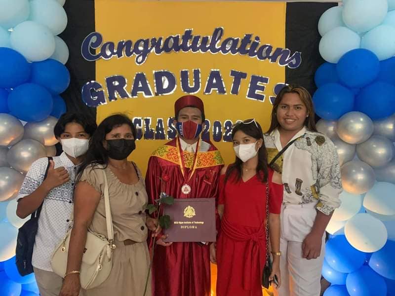 'Do things out of love': Trisykad driver graduates as magna cum laude ...