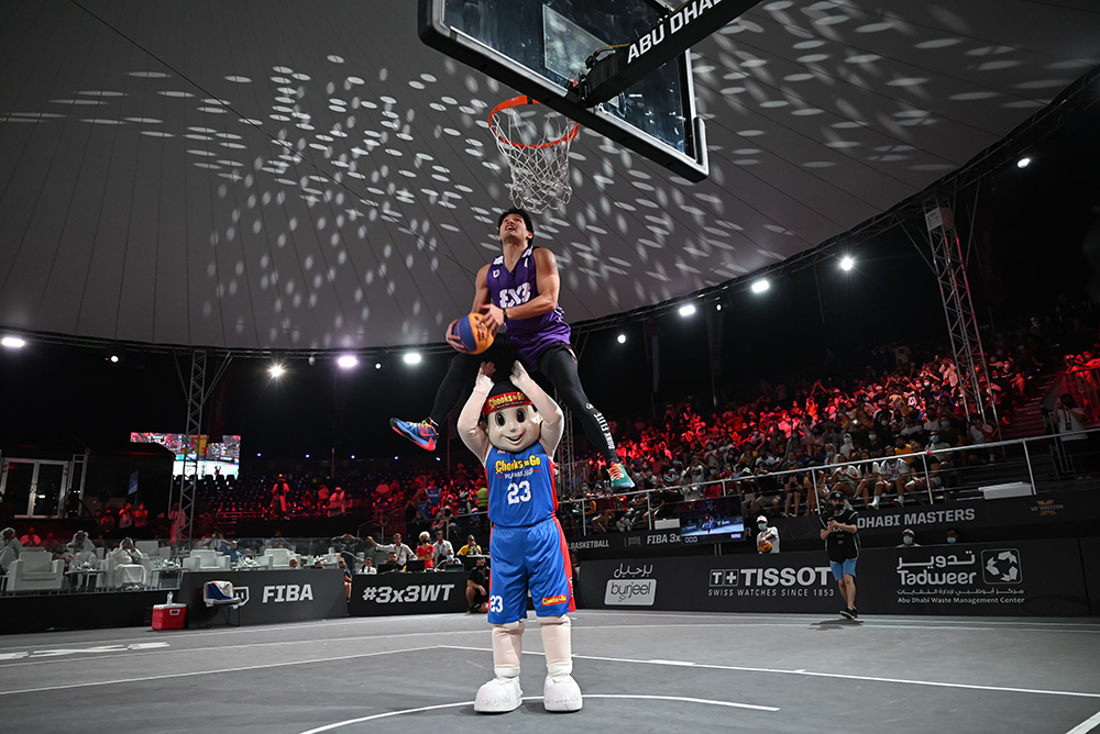 Dunk with mascot