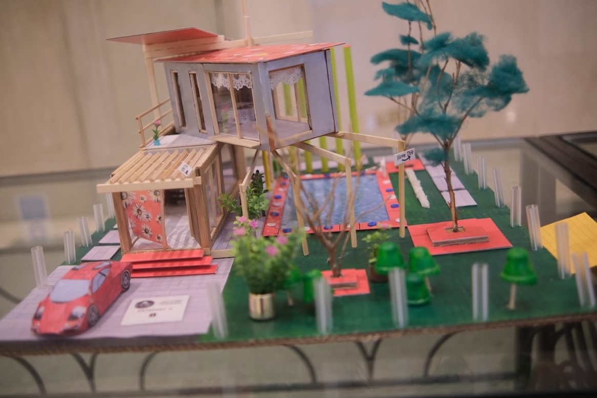 The design that captured the top spot in the Miniature House-Making category of PPIE’s What’s Your Dream House? Competition. Grace Ramos of the New Filipino Private School built the miniature model to reflect her dream of a house that dynamically converts to a more functional home.