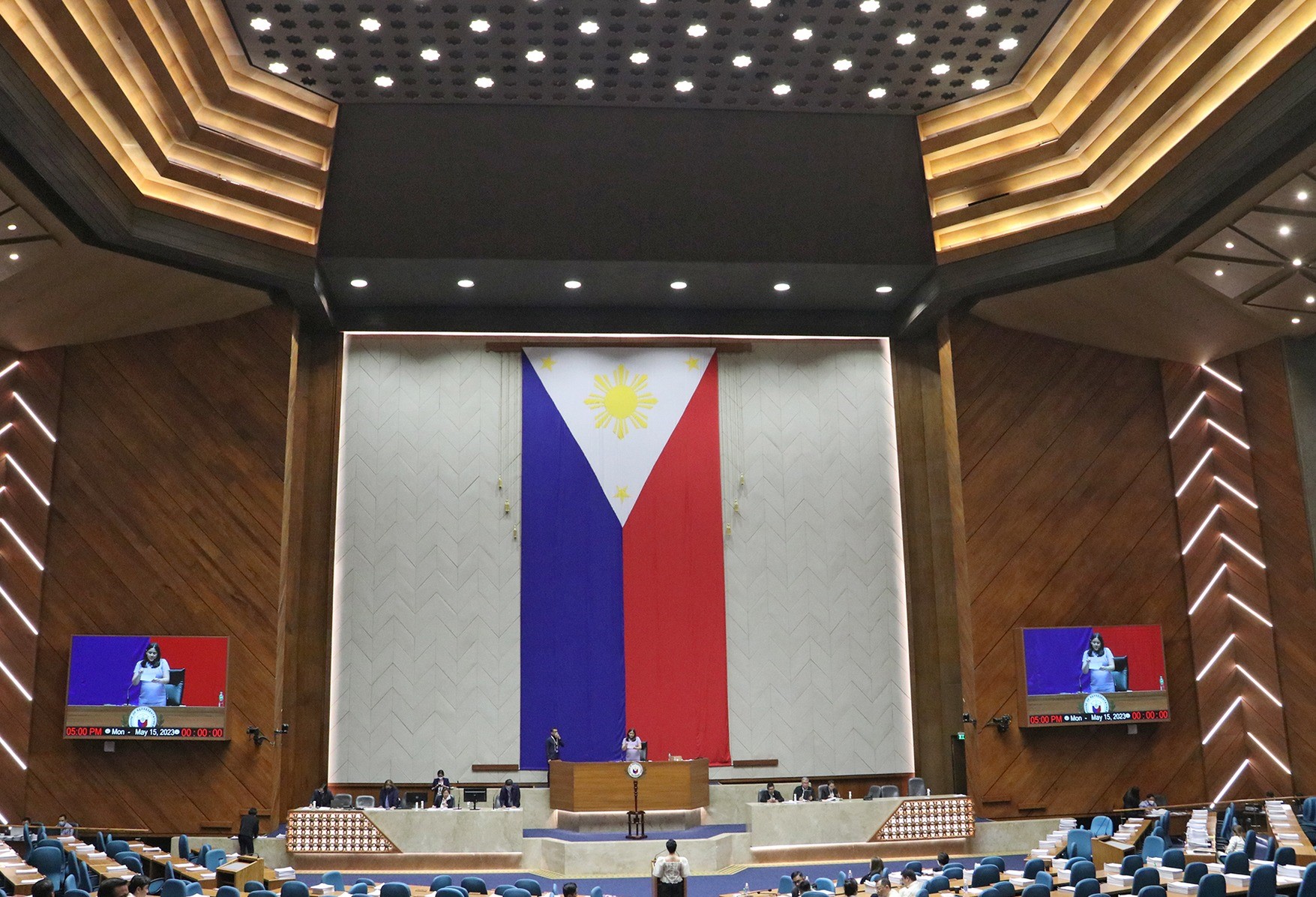 House approves on 2nd reading bill granting discounts to indigent ...