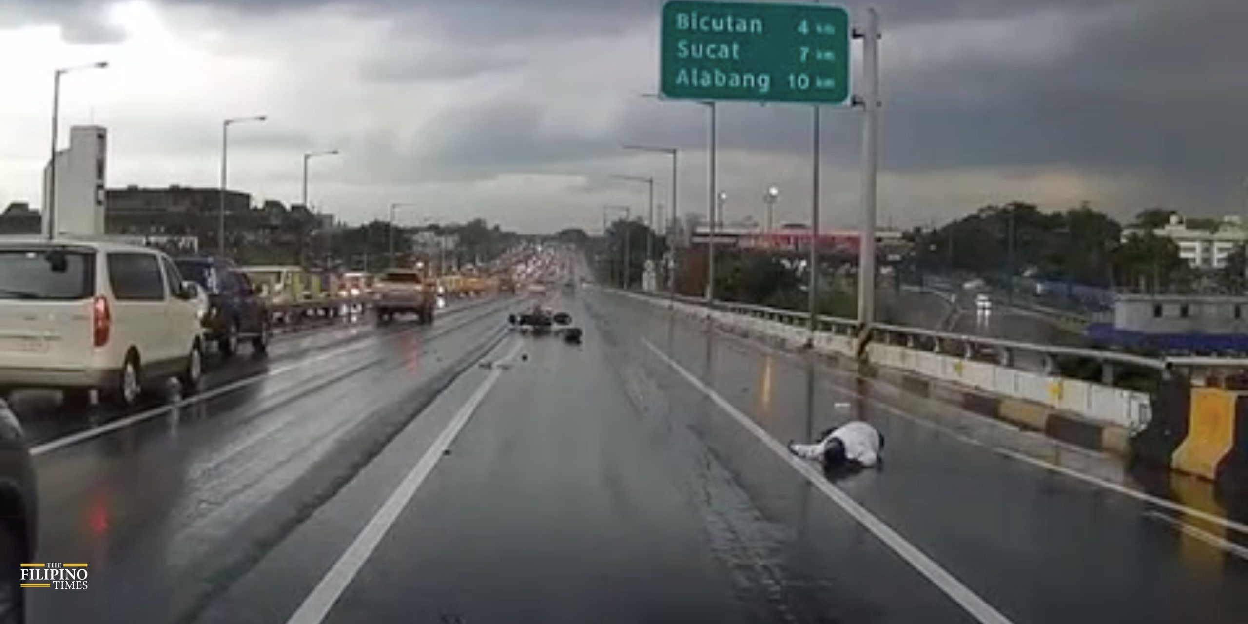 WATCH: Tragic motorcycle accident claims rider's life on rain-slicked 