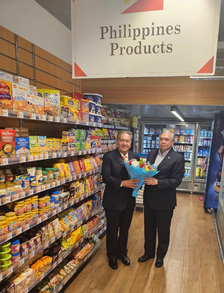 Philippine Ambassador commends Al Maya Supermarket for promoting PH ...